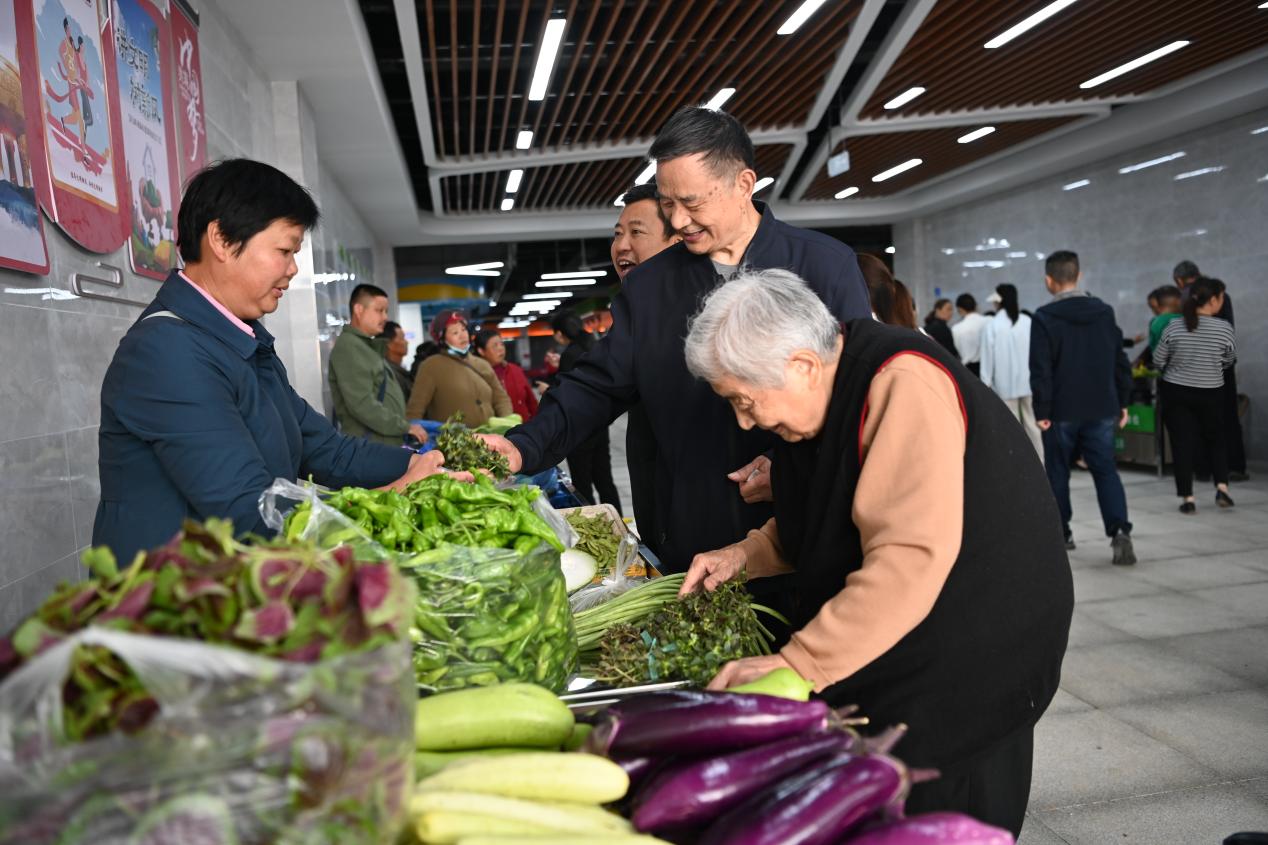 市民紛紛前來采購